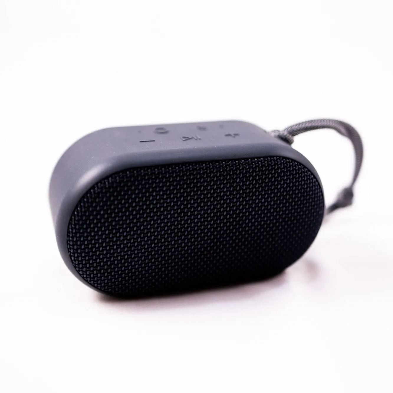 ostra pebble speaker
