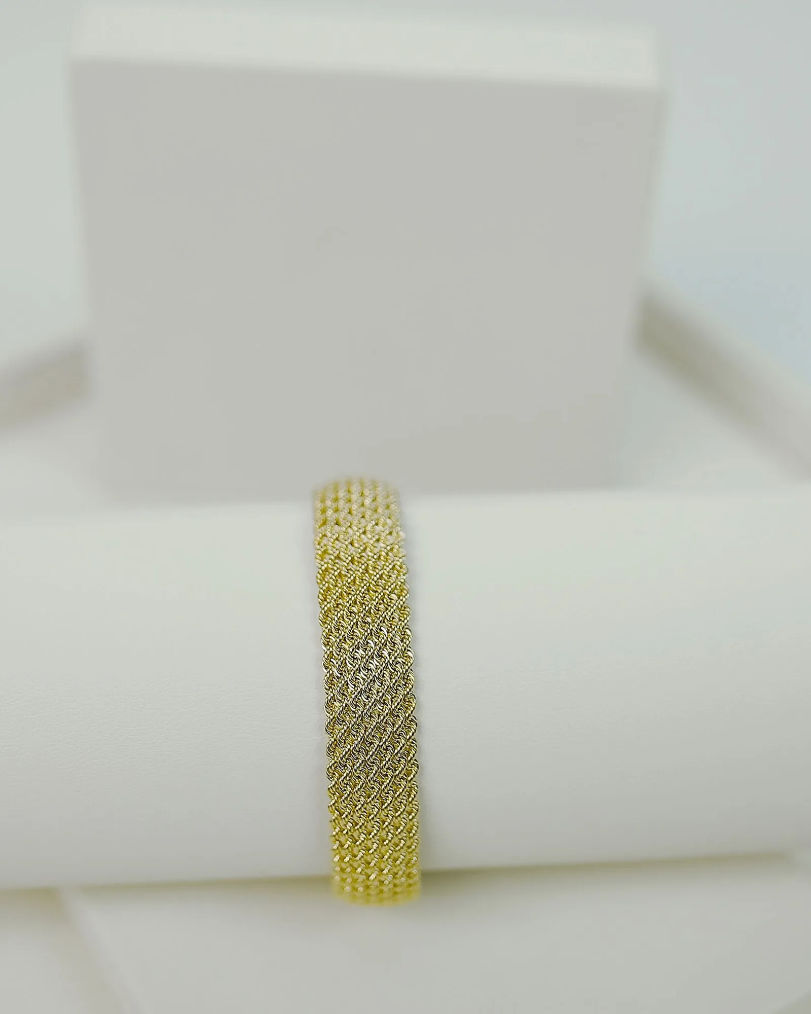 wide mesh cuff