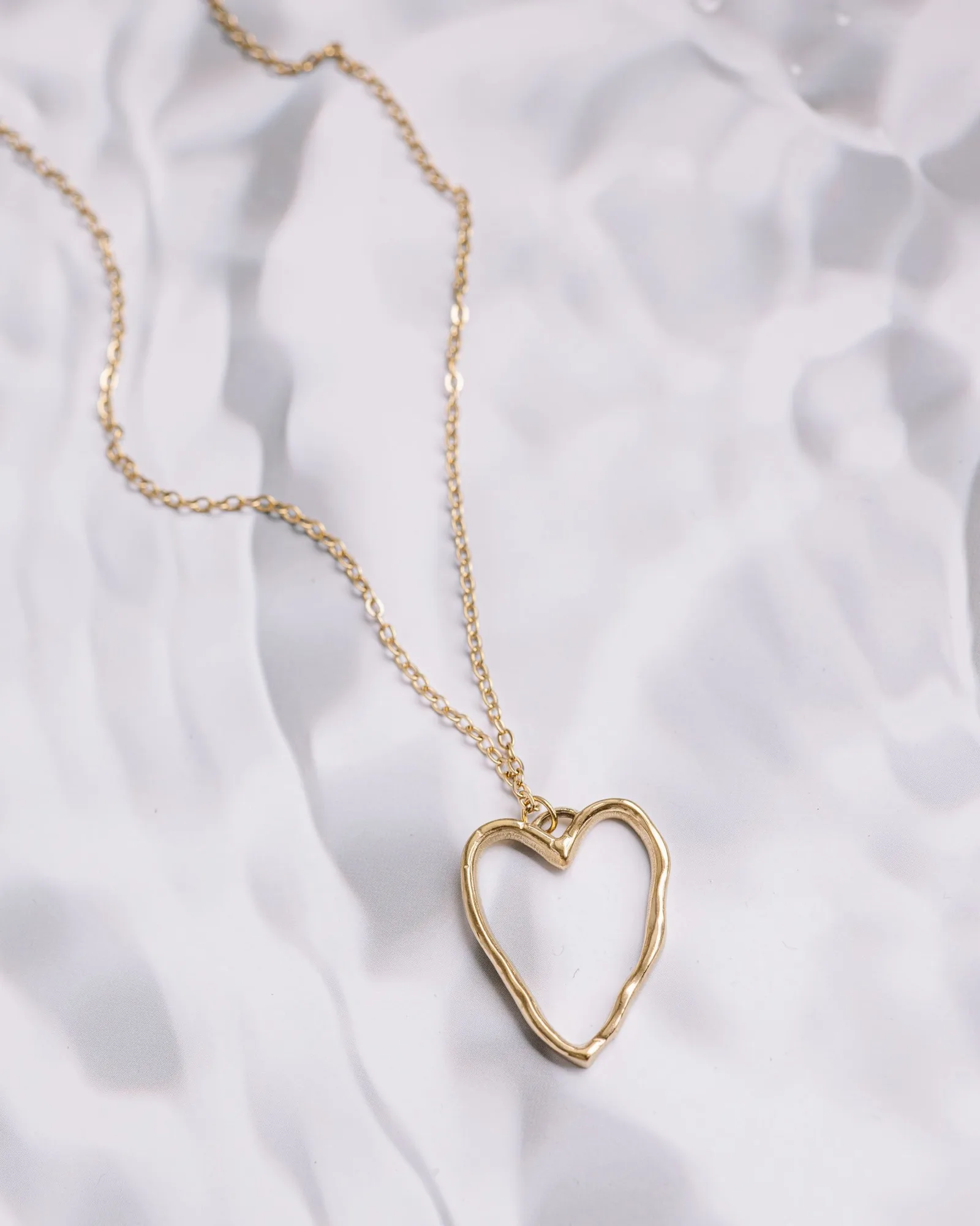 heart outline necklace