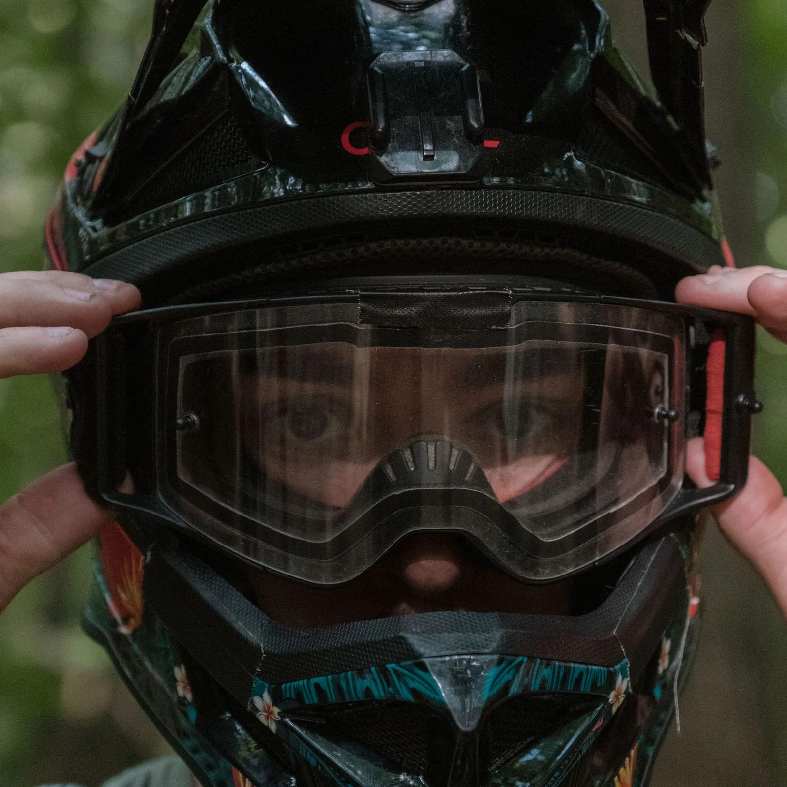 trail adventure helmet