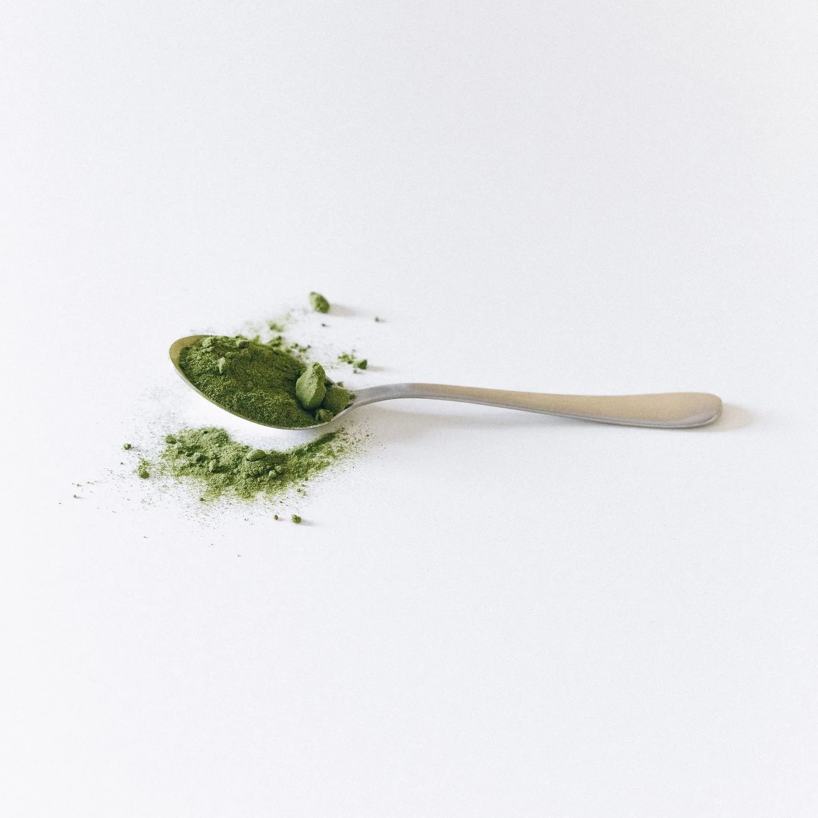 A spoon of green powder