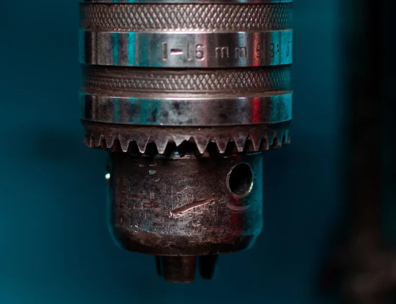 Drill chucks and bits