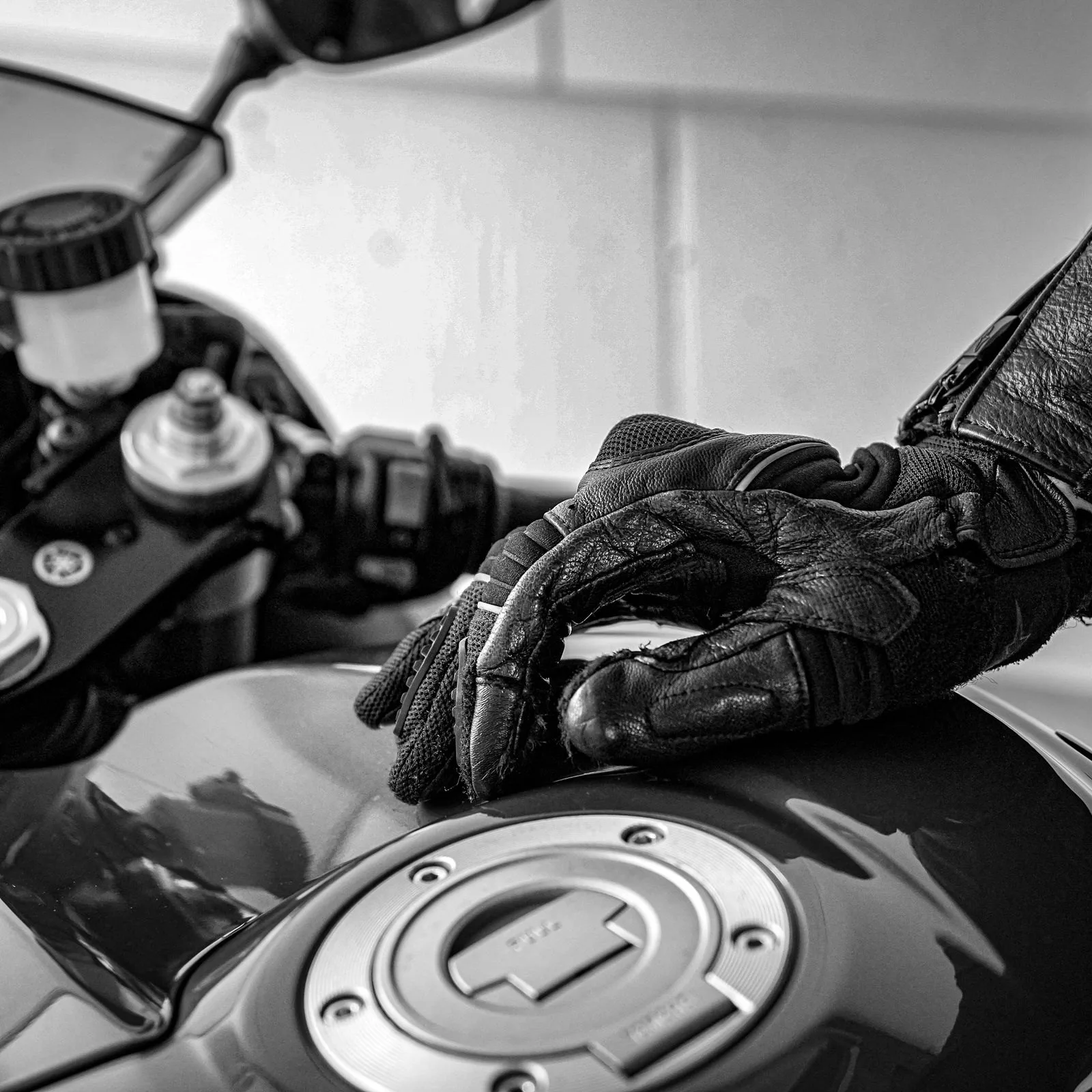 leather riding gloves