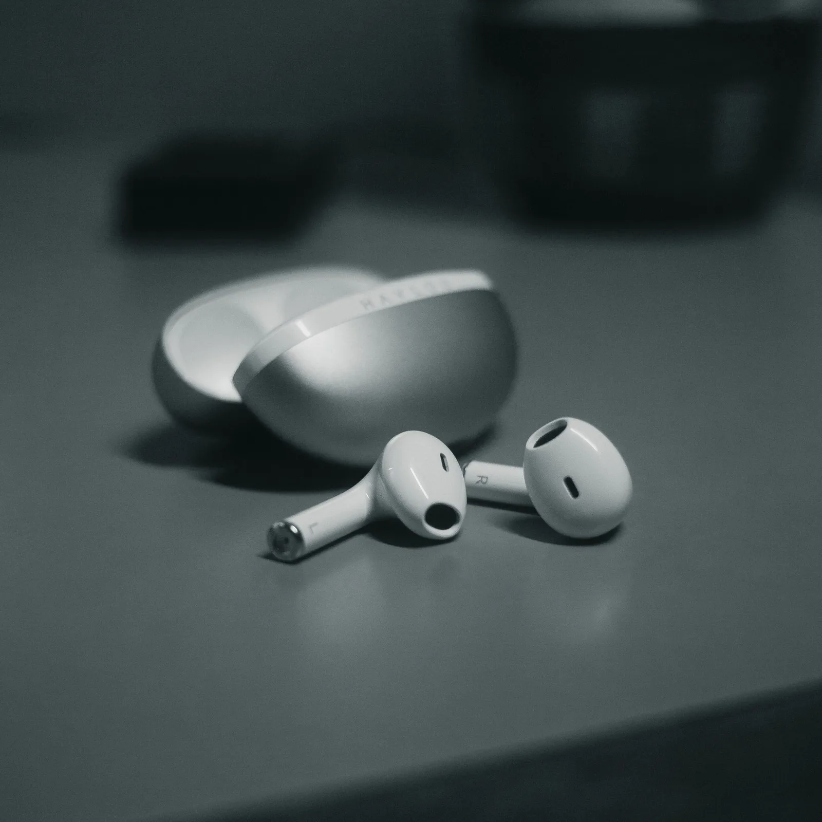 true wireless earbuds
