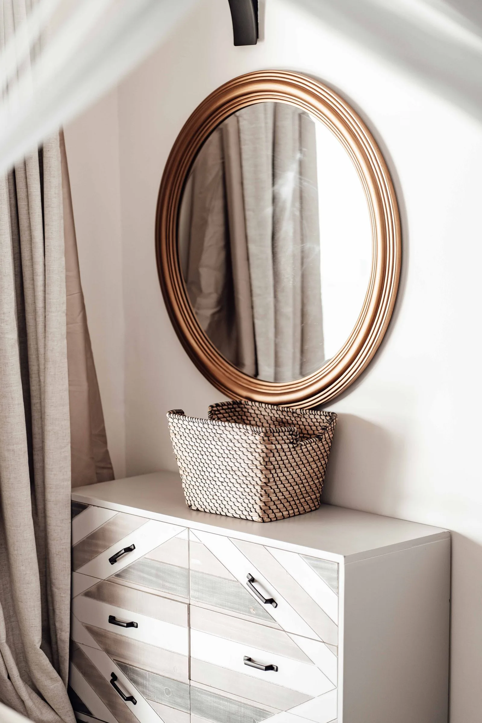 halo round mirror